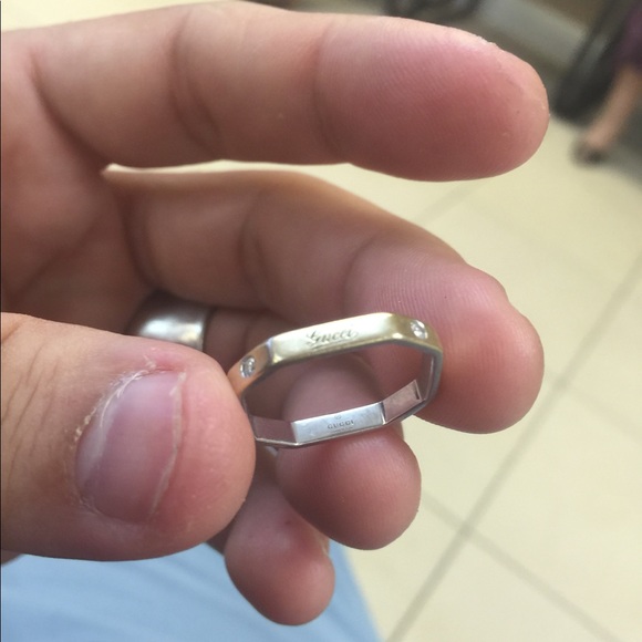Gucci Men or woman 18k gold diamond ring size 8 - Picture 2 of 6